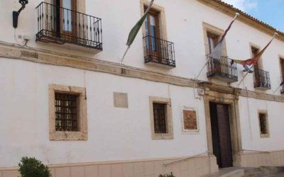 El Ayto. dona bancos y papeleras