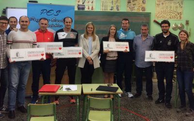 El IES recibe una placa conmemorativa por el Proyecto Escolar Saludable